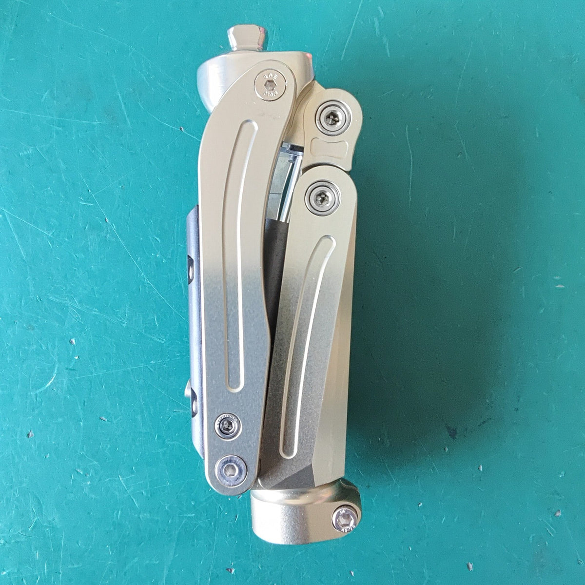 Geometric Lock Hydraulic Knee Prosthetic AlMg Alloy Adjustable 125 kg